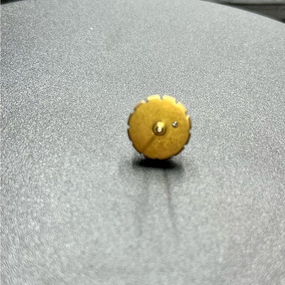 Marc Jacobs Small Strass Pearl in Cream & Antique Gold Studs - Picture 15 of 16